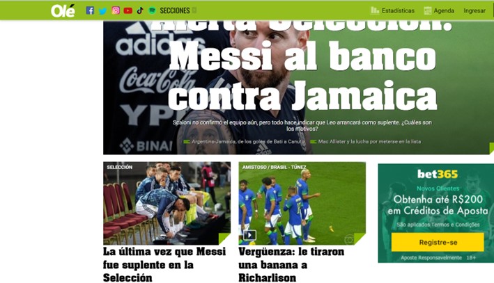 No Diario Olé (Argentina) preferiram destacar o lançamento de uma banana no gramado, durante a comemoração de Richarlison, logo abaixo da matéria de capa.