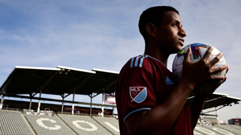 Max foi outro que deixou o Flamengo em 2022. O meia das categorias de base foi anunciado pelo Colorado Rapids, dos Estados Unidos, em transferência que girou em torno dos R$ 4,1 milhões. Ele ainda teve passagem pelo Cuiabá antes de ser negociado pelo Rubro-Negro.