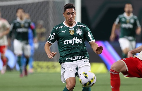 FECHADO - O Palmeiras encaminhou nesta última terça (31) o empréstimo do atacante Miguel Merentiel, que já está na Argentina, ao Boca Juniors. A princípio, o jogador ficará até o final de 2023 no clube argentino, que terá opção de compra após o término do contrato. A informação foi divulgada, inicialmente, pelo UOL e confirmada pelo LANCE!