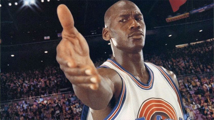 O lendário jogador de basquete Michael Jordan estrelou "Space Jam - O jogo do século". Junto de personagens clássicos, como Pernalonga e Patolino, o ex-atleta do Chicago Bulls se junta para uma partida de basquete épica.
