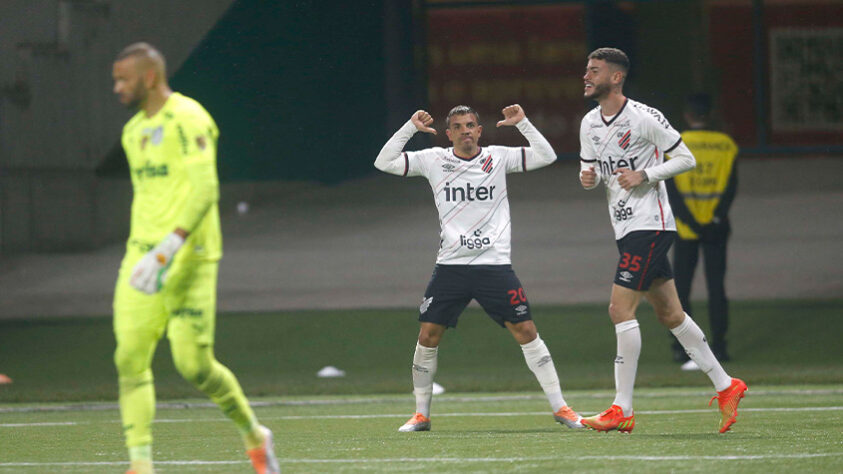 Na Libertadores, o Palmeiras chegou até a semifinal do torneio. O clube foi eliminado pelo Athletico-PR após perder o primeiro jogo por 1 a 0 e empatar o duelo de volta por 2 a 2, no Allianz Parque. 