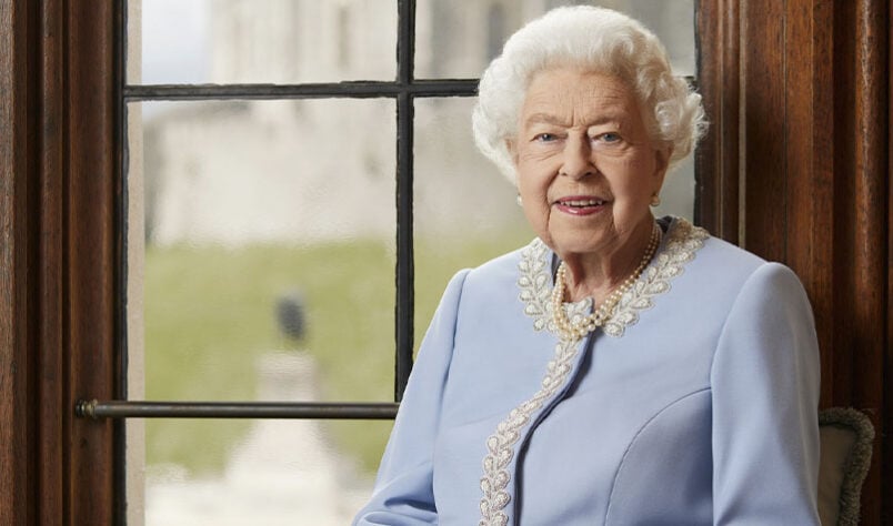 A dinastia da rainha Elizabeth II perdurou por longas décadas. A finada monarca assumiu o trono em 1952, mas foi coroada apenas em 1953. De lá para cá, muitas coisas mudaram, no mundo dos esportes não foi diferente. Ela estava viva durante a realização de diversos eventos e marcos de diferentes modalidades. Confira alguns a seguir!