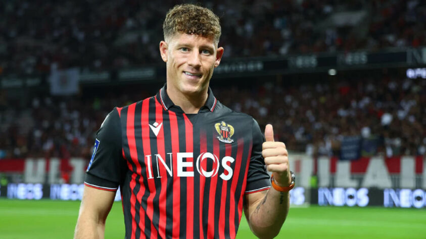 FECHADO - Depois de rescindir com o Chelsea, Ross Barkley foi anunciado e apresentado pelo Nice, da França. O tempo de duração do contrato não foi comunicado.