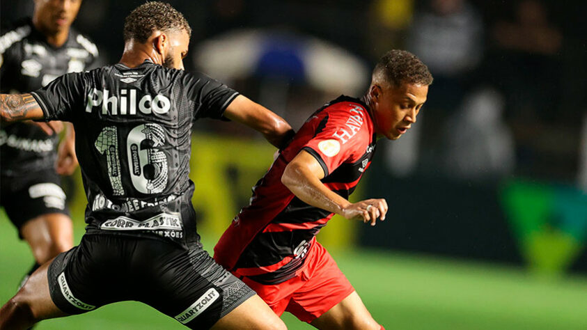 Athletico-PR: Sobe – Fernandinho – O experiente meio-campista quase sempre levou vantagem nos lances que disputou. Ele ditou o ritmo da equipe do Athletico em campo, mostrando ter futebol de sobra ainda.Desce – Pablo – O atacante teve duas boas chances de arremate no primeiro tempo. Em uma delas, dentro da área e sem marcação, chutou para fora. Faltou capricho. 