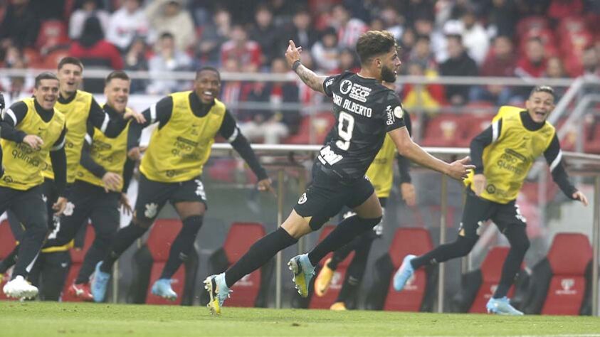 O Corinthians empatou no clássico contra o São Paulo, por 1 a 1. Yuri Alberto conseguiu fazer um lindo gol para a equipe, sendo um dos destaques do jogo. Gil, por cometer um pênalti infantil, deixou uma impressão negativa. Veja as notas dos jogadores do Timão (feito por Gabriel Teles).