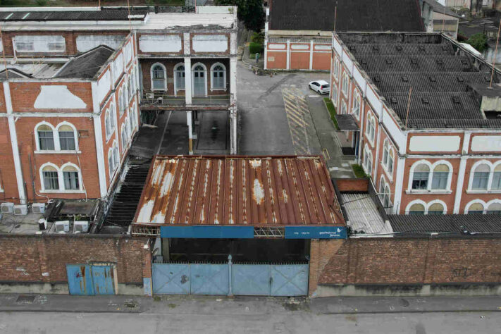 Mais imagens aéreas das estruturas existentes no terreno do Gasômetro.