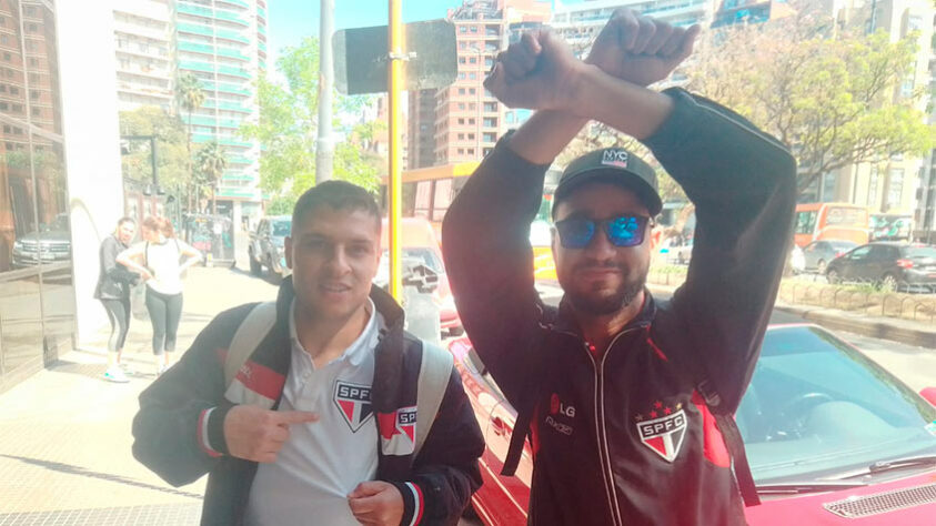 Thiago Vicente, 33 anos, e Luiz Vicente, 59, vieram do Ipiranga (zona sul de SP) para ver o jogo.