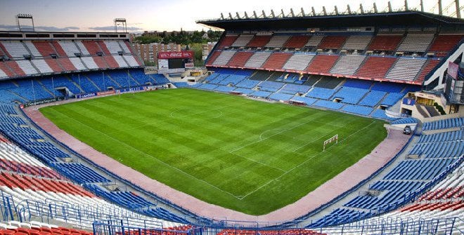 Vicente Calderón - Construído em 1966, recebeu este nome em homenagem ao presidente responsável pela construção do estádio. O local recebeu jogos da Copa do Mundo de 1982 e parou de ser utilizado após o término da construção do Wanda Metropolitano, nova casa do Atlético de Madrid.