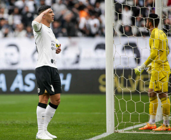 Balbuena marcou o primeiro gol do Corinthians no empate em 2 a 2 com o Internacional, pela 25ª rodada do Brasileirão. Com o gol, o zagueiro paraguaio entrou no top-4 dos defensores com mais gols marcados pelo Timão na Arena. Confira o ranking.