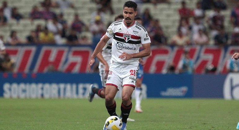 ENCAMINHADO - O São Paulo conseguiu avançar nas conversas com a Lazio, da Itália, para encerrar antes do prazo o contrato de empréstimo do meia André Anderson. O atleta ainda tem seis meses de contrato e não entrou em campo pelo Soberano.