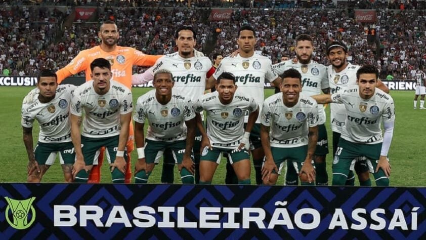 Rumo ao 11º título brasileiro de sua história, o Palmeiras pode transformar o campeonato de 2022 em um dos mais importantes em sua galeria caso bata a marca histórica de 90 pontos. Para que isso aconteça, a equipe de Abel Ferreira deve vencer todos os jogos restantes até a 38ª rodada. Será que vem recorde por aí? Confira a pontuação dos campeões brasileiros desde 2006, com o início do campeonato de 38 rodadas: 