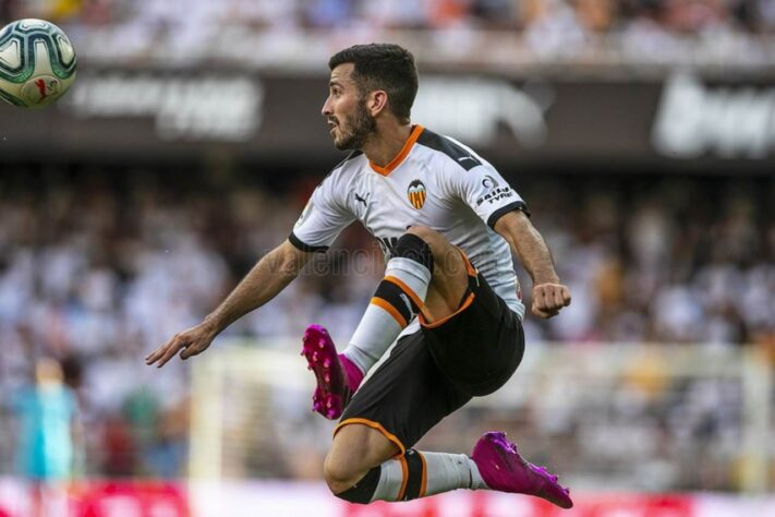 ESQUENTOU - O Barcelona tem interesse na contratação do lateral-esquerdo José Luis Gayà, do Valencia. Segundo o jornal "Sport", o clube catalão está ciente sobre a situação do jogador, que ainda não renovou o contrato com os Mestallas. O atleta pode assinar um pré-contrato em janeiro.