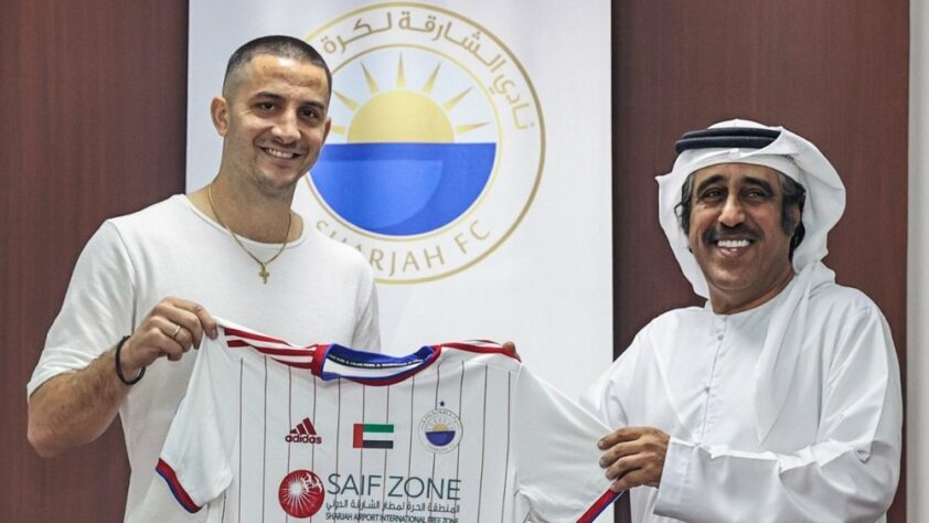 FECHADO - Carrasco do Barcelona na Champions League 17/18, Manolas foi anunciado por equipe dos Emirados Árabes. O Jogador fechou com o Sharjah FC após sair do Olympiacos.