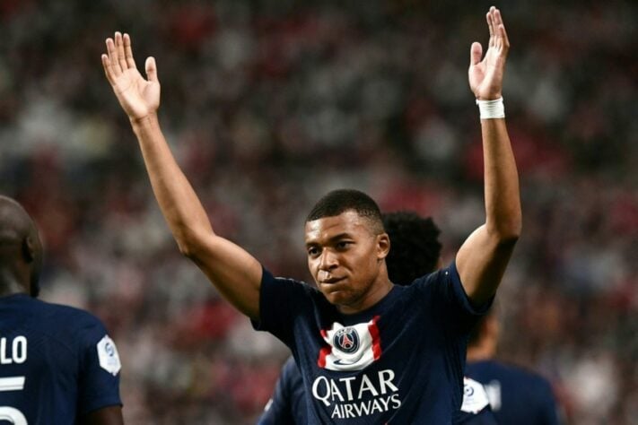 1º - Kylian Mbappé (FRA) - centroavante do Paris Saint-Germain - 24 anos - valor de mercado: 180 milhões de euros (aproximadamente R$ 996 milhões)