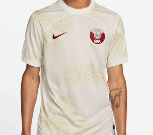 Qatar (grupo A): camisa 2 / fornecedora: Nike