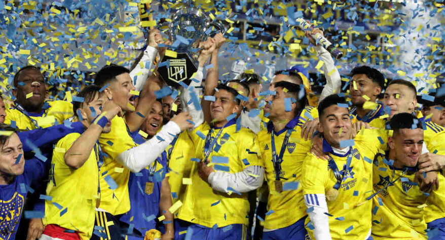 O Boca Juniors chegou a última rodada do Campeonato Argentino disputando o título contra o Racing. A equipe empatou com o Independiente na Bombonera, mas contou com a ajuda do River Plate, que venceu o Racing, com direito a pênalti defendido nos acréscimos.