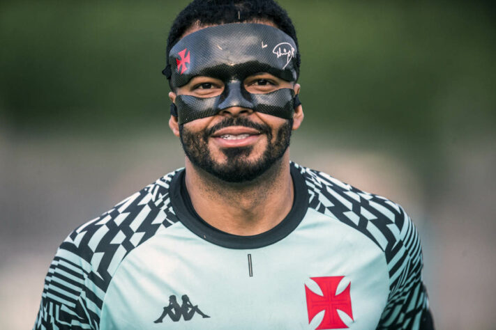 ENCAMINHADO - Enquanto uns chegam, outros saem do Vasco. O goleiro Thiago Rodrigues foi liberado dos treinos pois está em negociação avançada com novo clube.