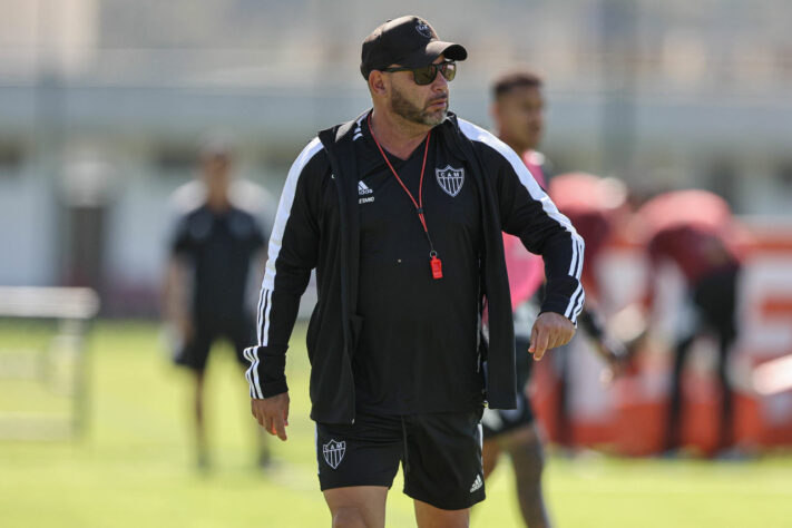 ANTONIO MOHAMED (argentino) - 52 anos - último trabalho: Atlético Mineiro - desempregado desde julho de 2022