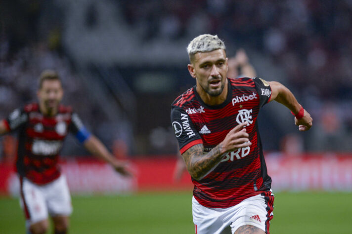 Flamengo: Guillermo Varela (uruguaio, lateral); Arturo Vidal (chileno, volante); Erick Pulgar (chileno, volante) e Giorgian De Arrascaeta [foto] (uruguaio, meia).