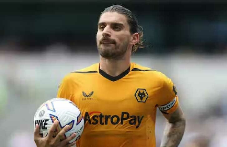 ESQUENTOU - De acordo com o jornalista Fabrizio Romano, o próximo nome a migrar do alto escalão europeu para o Oriente Médio é o de Rúben Neves, meia do Wolverhampton, que chegou a um acordo com o Al-Hilal. O português custará aos cofres sauditas cerca de 55 milhões de euros - o equivalente a 290 milhões de reais -, assinando um contrato válido até junho de 2026.