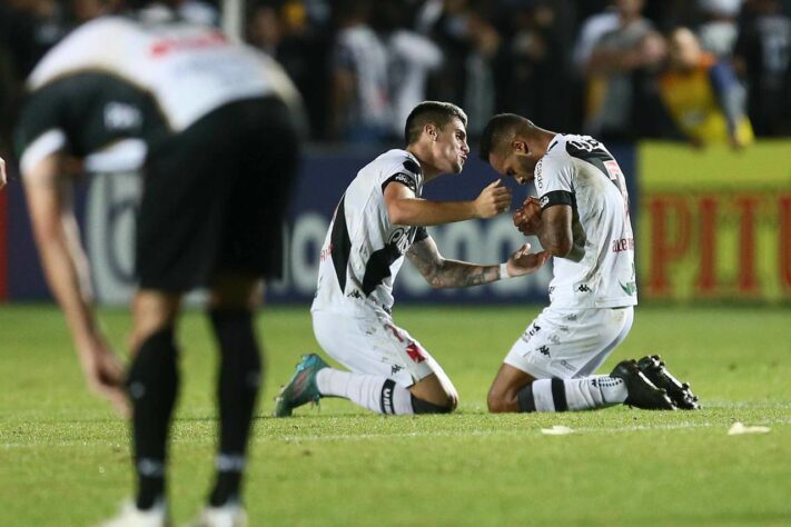 O Vasco venceu o Operário, de virada, por 3 a 2, com atuação salvadora de Alex Teixeira, autor de dois gols e salvando a pele de Thiago Rodrigues, que fez um jogo para esquecer. Veja as notas a seguir. 