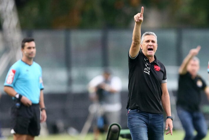 JORGINHO: mesmo com o acesso do Vasco à Série A, o treinador não teve contrato renovado para 2023.