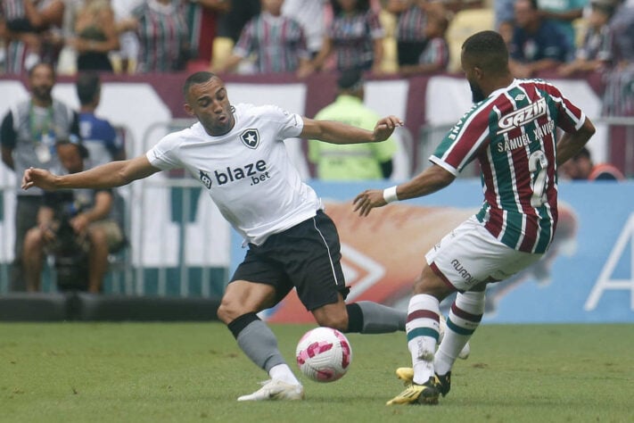 Fluminense e Botafogo se enfrentaram na tarde deste domingo, no Maracanã, em partida válida pelo Campeonato Brasileiro. Durante um jogo com muitas reviravoltas, os dois clubes acabaram empatando por 2 a 2. 