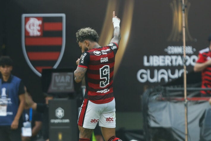 5º lugar - Gabigol - 30 gols: com o gol marcado diante do Racing-ARG pela terceira rodada da fase de grupos da Libertadores 2023, Gabigol ultrapassou Luizão e subiu mais uma posição no ranking. São 29 gols marcados pelo Flamengo - sendo quatro em três finais - e um pelo Santos. 