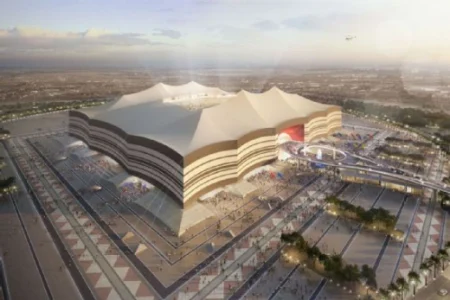 Após o fim da Copa do Mundo, o Estádio Al Bayt será reduzido e os assentos do saguão superior para países em desenvolvimento que precisam de estrutura esportiva.