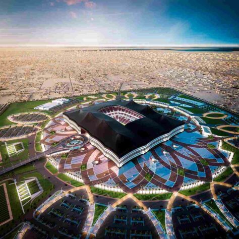 O Estádio Al Bayt começou a ser construído em 2015. A arena foi construída para a realização da Copa do Mundo.