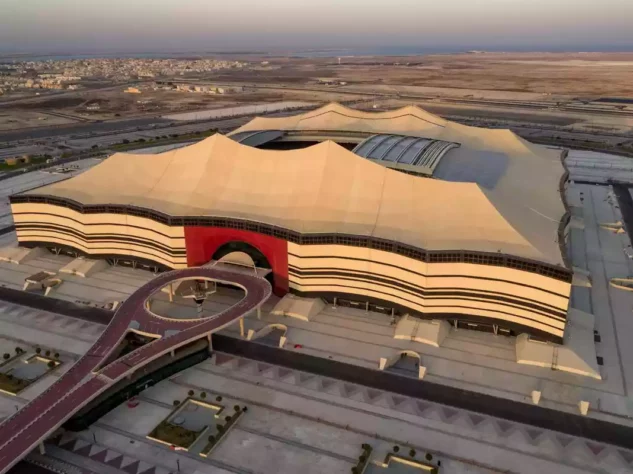 Em 2020, o Estádio Al Bayt recebeu certificados de sustentabilidade de design verde, gestão de construção e eficiência energética.