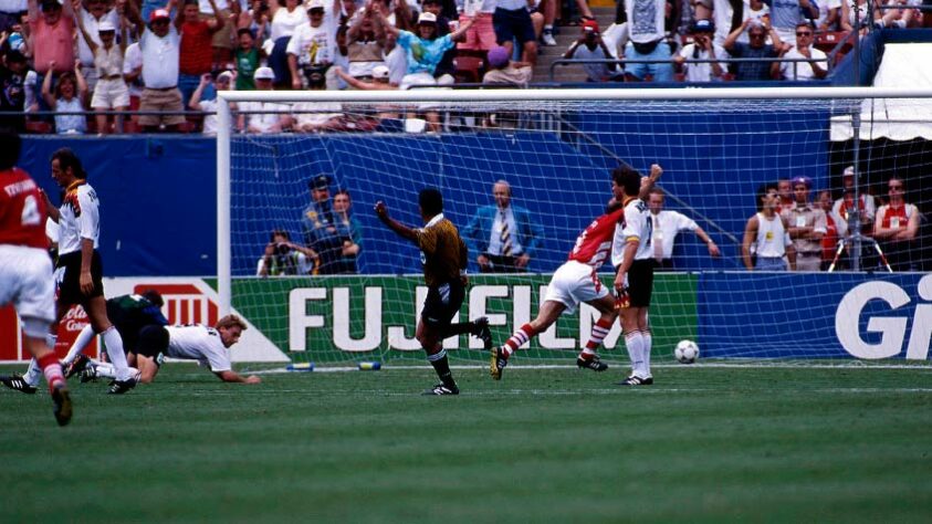 Após a Alemanha passar na primeira posição na fase de grupos, a seleção alemã passou pela Bélgica, mas caiu para a Bulgária nas quartas de final. Stoichkov e Lechkov fizeram os gols do triunfo por 2 a 1.