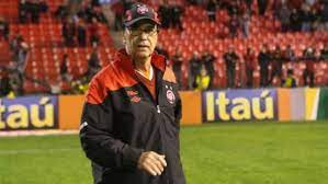 Técnico - Antônio Lopes - O Delegado foi o responsável por liderar este elenco do Furacão à final. O Athletico passou em segundo em um grupo com Independiente Medellín (líder), América de Cali-COL e Libertad-PAR. No mata-mata, eliminou Cerro Porteño-PAR, Santos e Chivas-MEX