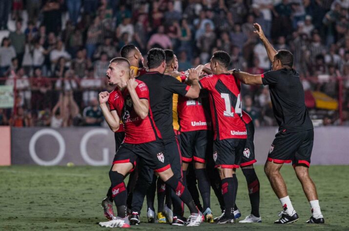 18º - Atlético-GO (33 pontos - Atualmente: 33 pontos) / Como foi no fim do primeiro turno: Santos 1 x 0 Atlético-GO; Atlético-GO 0 x 1 Fortaleza; Athletico-PR 4 x 1 Atlético-GO e Atlético-GO 0 x 1 América-MG.