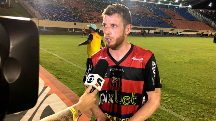 Depois da saída do Rafael, Aylon tornou-se o maior artilheiro da equipe Rubro-negra. O atleta vem de um momento embalado, pois anotou os dois gols da vitória diante do Londrina.