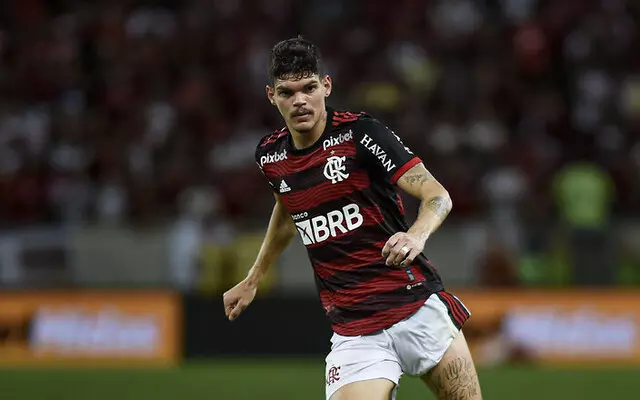 14º - Ayrton Lucas (25 anos) - posição: lateral - clube: Flamengo - Valor de mercado: 5 milhões de euros (R$ 26,1 milhões)