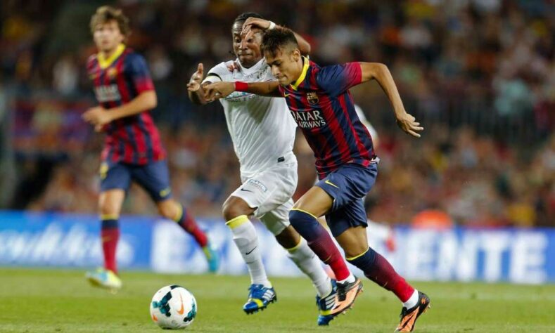 Santos 0 x 8 Barcelona - Troféu Joan Gamper - Em um jogo amistoso, o Peixe foi até o Camp Nou enfrentar a equipe catalã. Com a disparidade de elencos, o Barça, que tinha acabado de adquirir o Neymar, venceu por 8 a 0.