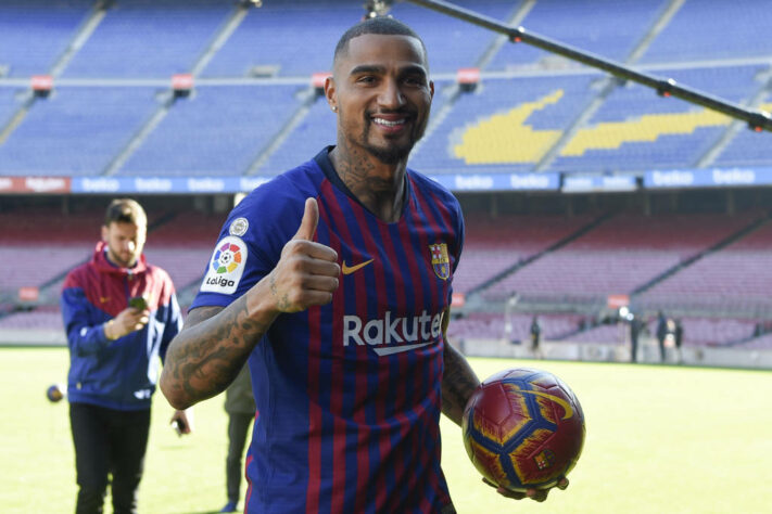 Kevin-Prince Boateng - Anunciado em janeiro de 2019, o meia ganês teve passagem curta pela equipe Culé, definindo sua saída em julho do mesmo ano. Contratado por empréstimo junto ao Sassuolo (Itália), Boateng fez apenas quatro jogos com a camisa do Barça e não anotou nenhum gol. 