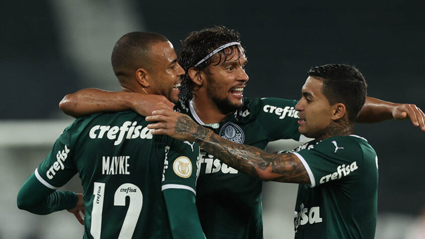 4º lugar - Palmeiras: 43400 pontos / Alguns dos títulos considerados: 24 campeonatos paulistas, 10 Brasileiros, 3 Libertadores, 4 Copas do Brasil, entre outros.