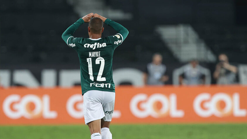 O Palmeiras bateu o Botafogo, de virada, no Nilton Santos, por 3 a 1, e ampliou a vantagem na liderança do Brasileirão. Com grandes atuações de Mayke e Dudu, time caminha para o título. Confira as notas na galeria a seguir: