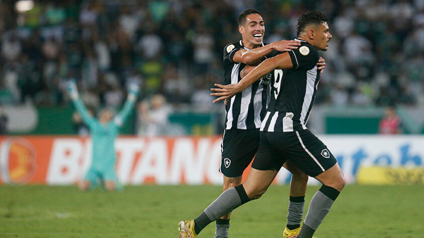10º lugar: BOTAFOGO (37 pontos) - 29 jogos - Libertadores: 13.8% / Sul-Americana: 73.7% / Rebaixamento: 1.7%