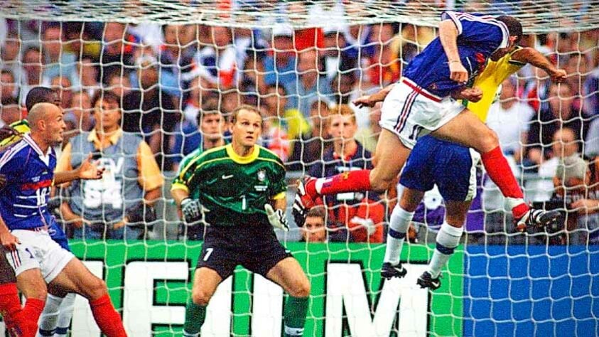 Em 98, aconteceu a melhor campanha de um time líder do ranking da FIFA. O Brasil passou como primeiro colocado do grupo e eliminou Chile, Dinamarca e Holanda. Contudo, foi derrotado na final, por 3 a 0, pela França.