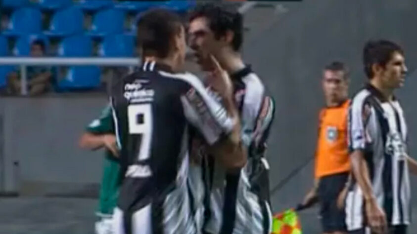 No ano de 2010, Caio e Herrera tiveram um bate-boca acalorado após o jovem jogador desperdiçar um contra-ataque em prol do Botafogo. A discussão virou um empurra-empurra que culminou na expulsão dos dois atletas.