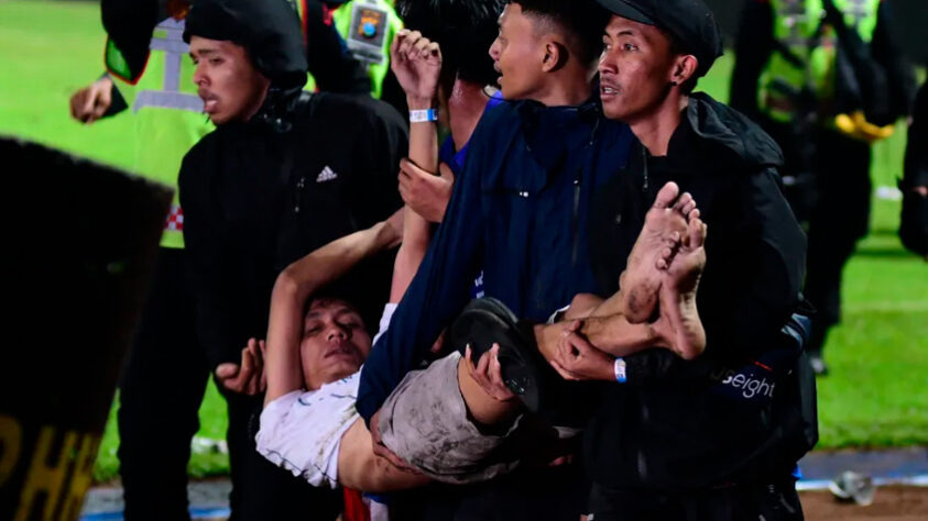 Na Indonésia, a partida entre Arema e Persebaya Surabaya terminou em catástrofe. As 131 vidas ceifadas após a confusão não são novidade no meio do futebol. Dentro de estádios vários incidentes grandes já ocorreram. Relembre a seguir alguns desastres.