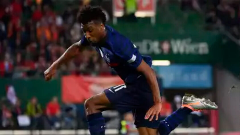 6º- Kingsley Coman (21 anos) - França - posição: atacante - clube: Bayern de Munique - Valor de mercado: 60 milhões de euros (R$ 339,6 milhões)