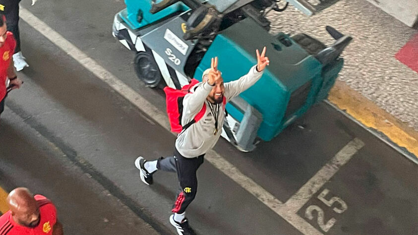 Vidal comemorou o título com os torcedores presentes.