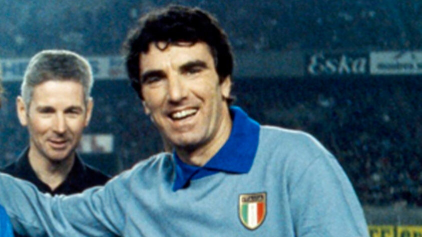 Dino Zoff (Itália): 4 Copas do Mundo (1970, 1974, 1978 e 1982).
