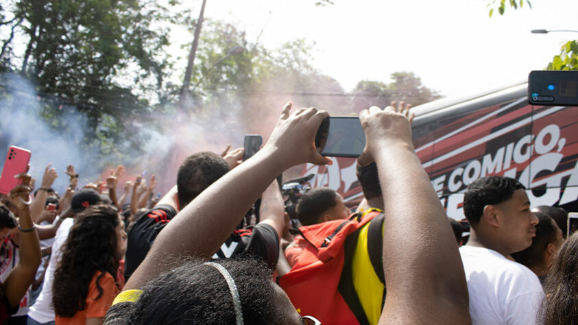 Tudo documentado: torcedores gravaram vídeos do meio da festa