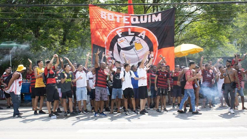 A organizada "FlaBotequim" estava presente no CT