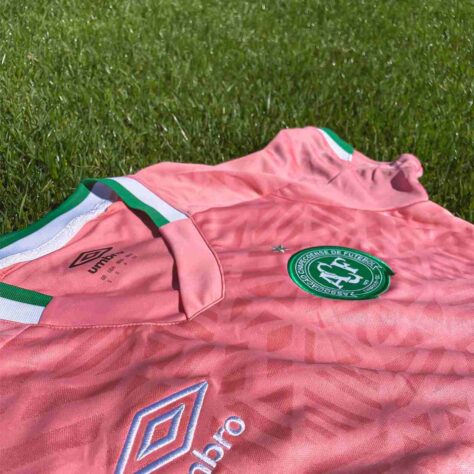 Camisa lançada para a Chapecoense - Fornecedora de material esportivo: Umbro.